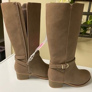 NWT Girls riding boots